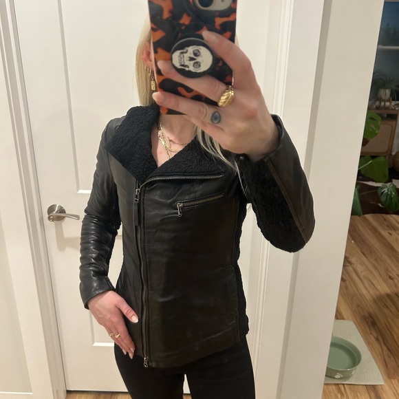 Black leather and fuzzy jacket - Picture 6 of 8